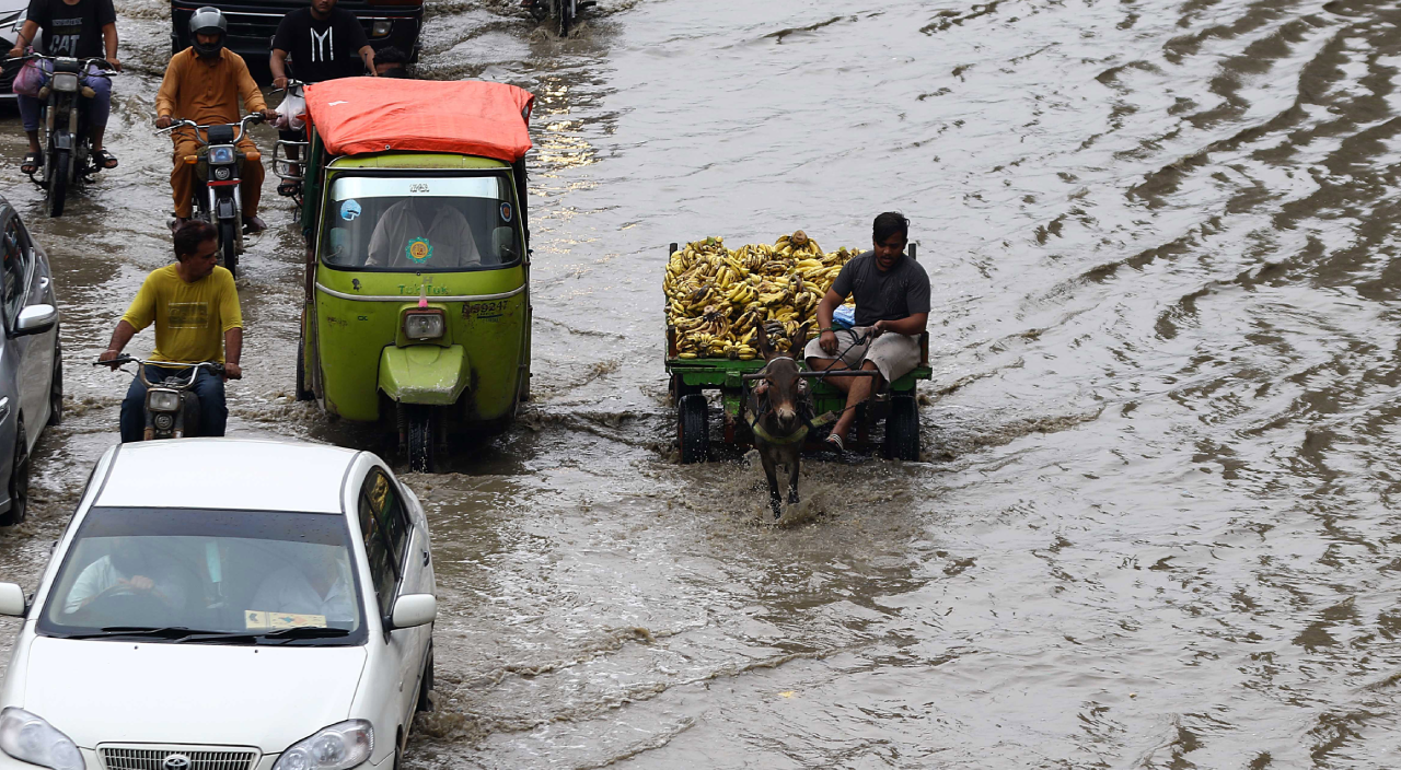 Pakistan'da şiddetli yağış! 4 ölü var